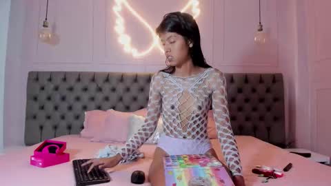 Snapshot of arietta_skinny chatting on 03-10-26, 12:10 Arietta online show from 03-10-26, 12:10