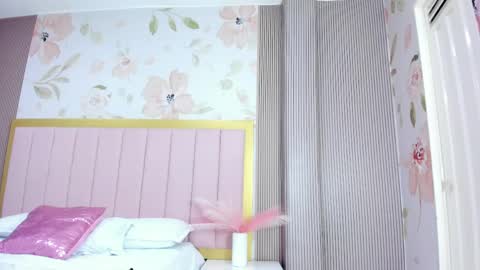 Snapshot of arietta_skinny chatting on 03-27-26, 02:50 Arietta online show from 03-27-26, 02:50