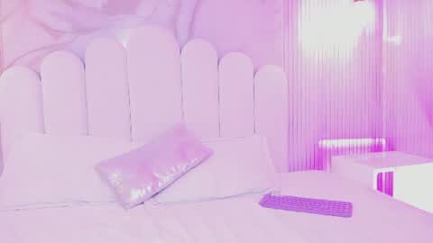 Snapshot of arietta_skinny chatting on 06-21-26, 04:53 Arietta online show from 06-21-26, 04:53