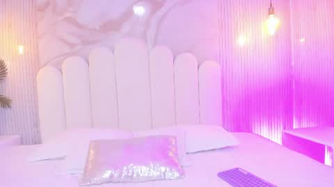 Snapshot of arietta_skinny chatting on 07-15-26, 02:55 Arietta online show from 07-15-26, 02:55
