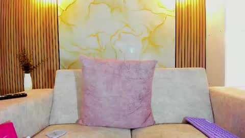Snapshot of arietta_skinny chatting on 07-31-26, 01:43 Arietta online show from 07-31-26, 01:43