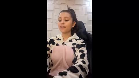 arisha_lee2 online show from 01-14-26, 05:46