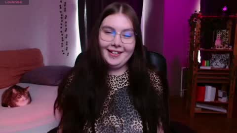 Snapshot of arizonaa_muse chatting on 05-18-26, 12:44 Astrid online show from 05-18-26, 12:44