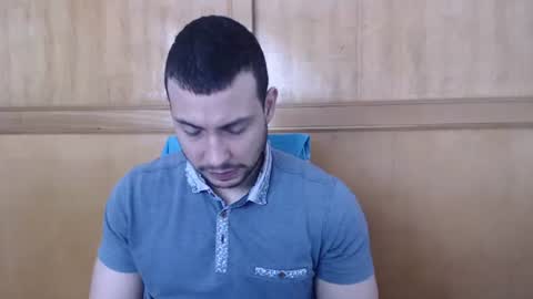 Snapshot of armando_2002 chatting on 06-11-26, 06:06 ARMANDO online show from 06-11-26, 06:06