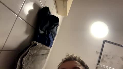 Snapshot of armyskater32 chatting on 10-17-25, 08:44 armyskater32 online show from 10-17-25, 08:44