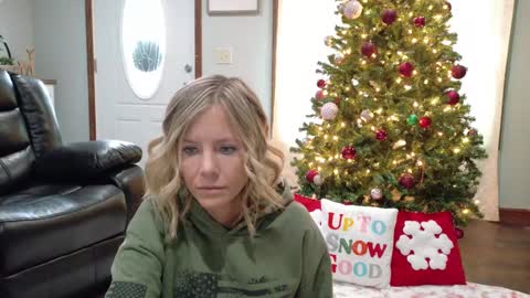Snapshot of armyvet1991 chatting on 12-18-24, 05:52 Samantha - Sammie online show from 12-18-24, 05:52