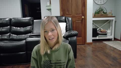 Snapshot of armyvet1991 chatting on 01-10-25, 01:41 Samantha - Sammie online show from 01-10-25, 01:41