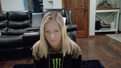 Snapshot of armyvet1991 chatting on 01-16-25, 04:50 Samantha - Sammie online show from 01-16-25, 04:50