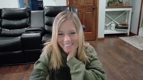 Snapshot of armyvet1991 chatting on 01-27-25, 04:01 Samantha - Sammie online show from 01-27-25, 04:01