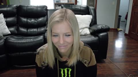 Snapshot of armyvet1991 chatting on 02-19-25, 01:28 Samantha - Sammie online show from 02-19-25, 01:28