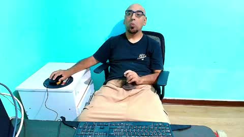 arnelux72 online show from 05-10-26, 05:23