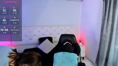 Aron cruz  online show from 10-22-25, 01:22