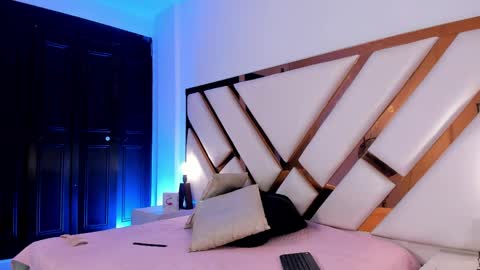 Aron cruz  online show from 04-08-26, 01:00