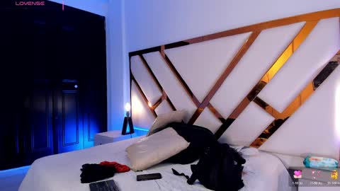 Aron cruz  online show from 04-21-26, 01:39