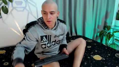 Snapshot of aron_santoro1 chatting on 01-04-25, 02:25 Aron Santoro online show from 01-04-25, 02:25