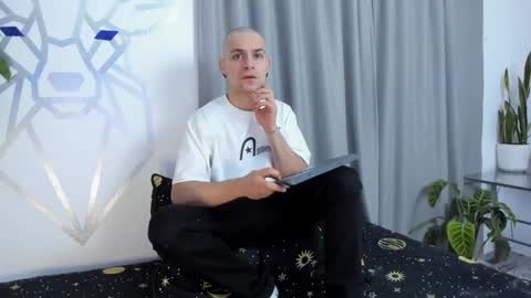 Snapshot of aron_santoro1 chatting on 01-07-25, 03:14 Aron Santoro online show from 01-07-25, 03:14