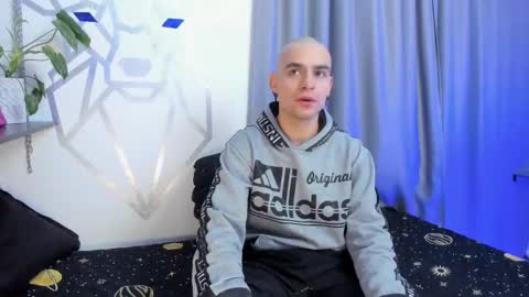 Snapshot of aron_santoro1 chatting on 01-19-25, 04:33 Aron Santoro online show from 01-19-25, 04:33