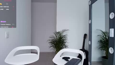 Snapshot of aron_santoro1 chatting on 10-24-25, 04:14 Aron Santoro online show from 10-24-25, 04:14