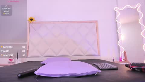 Snapshot of aron_tay chatting on 12-24-24, 12:44 your aron online show from 12-24-24, 12:44