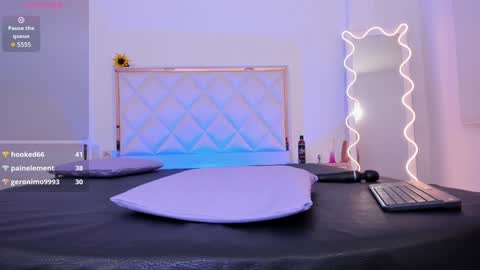 Snapshot of aron_tay chatting on 01-10-25, 09:23 your aron online show from 01-10-25, 09:23