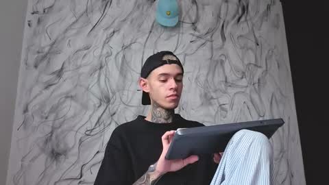   online show from 10-10-25, 02:05