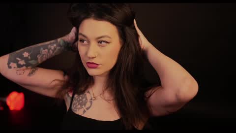 Snapshot of artegirlx chatting on 02-02-25, 11:30 Maya online show from 02-02-25, 11:30