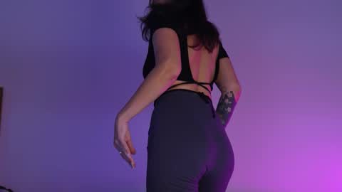 Maya online show from 11-23-25, 11:54