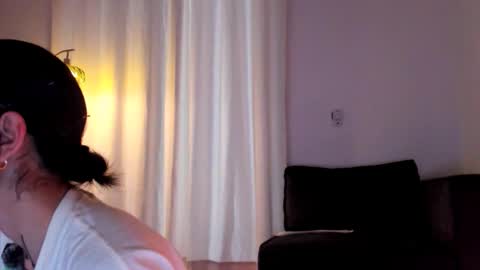 Linda  independent model artgeea online show from 01-16-26, 11:09