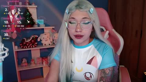 Lenna online show from 12-19-24, 12:24