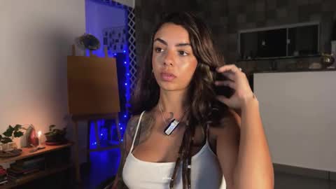 Snapshot of artisis_ chatting on 11-19-25, 10:32 isis online show from 11-19-25, 10:32