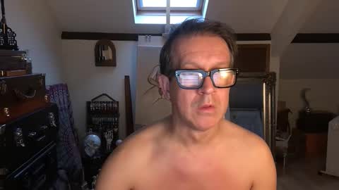 artisterotic online show from 11-16-25, 08:31