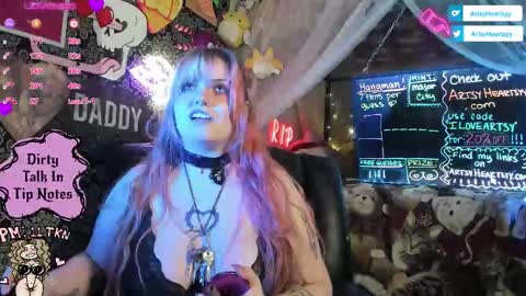 ArtsyHeartsyy online show from 01-13-26, 03:01