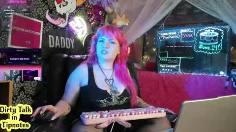 Snapshot of artsyheartsyy chatting on 06-05-26, 02:51 ArtsyHeartsyy online show from 06-05-26, 02:51
