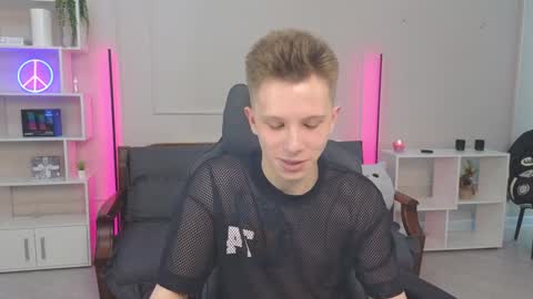 Snapshot of artycropp chatting on 01-19-25, 04:44 Archie online show from 01-19-25, 04:44