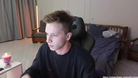 Snapshot of artycropp chatting on 02-19-25, 05:06 Archie online show from 02-19-25, 05:06