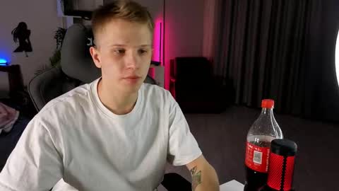 Snapshot of artycropp chatting on 09-22-25, 08:00 Archie online show from 09-22-25, 08:00