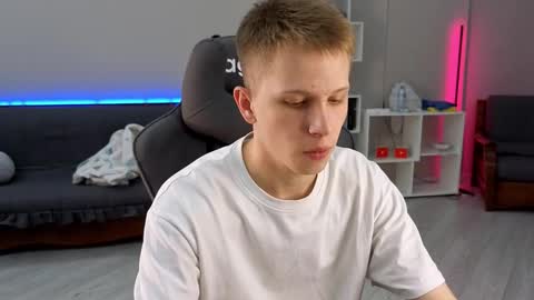 Snapshot of artycropp chatting on 09-23-25, 04:54 Archie online show from 09-23-25, 04:54