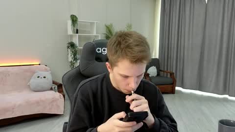 Snapshot of artycropp chatting on 10-29-25, 03:20 Archie online show from 10-29-25, 03:20