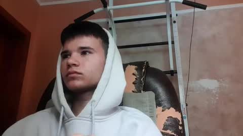 Snapshot of arvyn_ chatting on 04-16-26, 07:31 Denis online show from 04-16-26, 07:31
