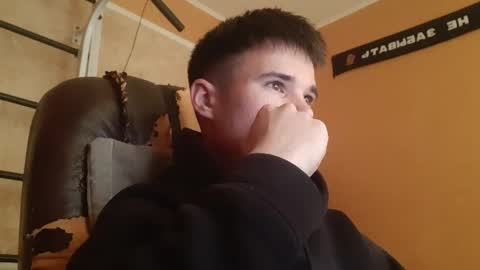 Snapshot of arvyn_ chatting on 04-29-26, 08:07 Denis online show from 04-29-26, 08:07
