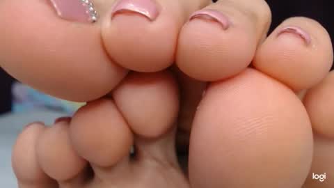 Snapshot of ash_nicefeet chatting on 10-23-25, 03:06 ashley online show from 10-23-25, 03:06