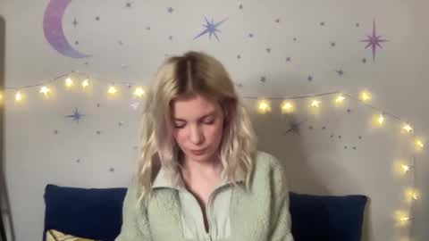 Snapshot of ashleebby818 chatting on 02-16-26, 09:55 Ashlee online show from 02-16-26, 09:55