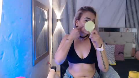 Snapshot of ashley__tylor chatting on 05-13-26, 04:15 ashley__tylor online show from 05-13-26, 04:15
