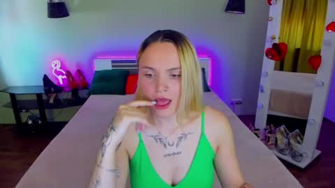 Snapshot of ashley_crashly chatting on 06-15-26, 06:15 Alina online show from 06-15-26, 06:15