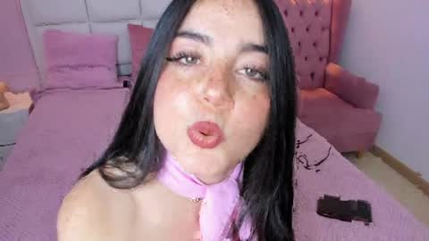 Snapshot of ashley_petit chatting on 05-05-26, 01:30 ashley_petit online show from 05-05-26, 01:30