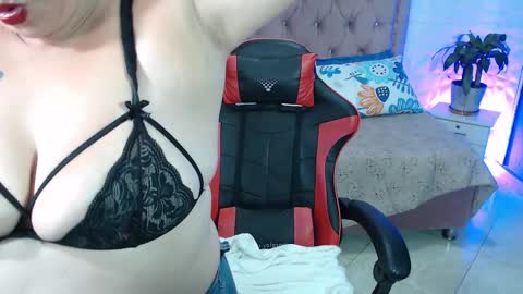 Snapshot of ashley_prg2 chatting on 02-19-25, 10:01 Ashley online show from 02-19-25, 10:01