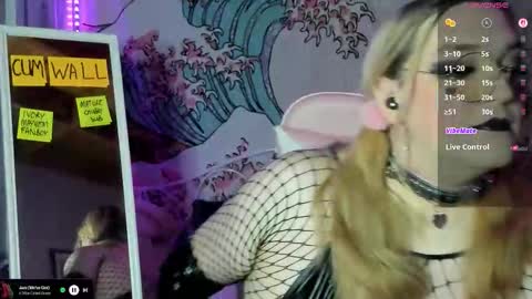 Snapshot of ashleyqt_aus chatting on 10-14-25, 10:16 AshleyQT online show from 10-14-25, 10:16