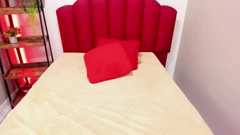 Snapshot of ashleyrobert_ chatting on 01-18-25, 12:35 ashleyrobert_ online show from 01-18-25, 12:35