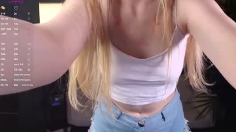 Victoria  online show from 06-19-26, 02:38