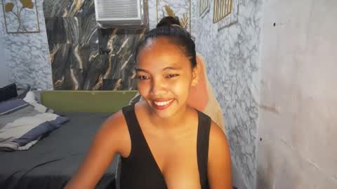 Snapshot of asian_janeth chatting on 05-08-26, 12:27 im janeth single mom online show from 05-08-26, 12:27